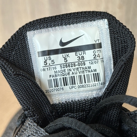 Nike Fly Knit Racer Sneakers - Picture 4 of 4